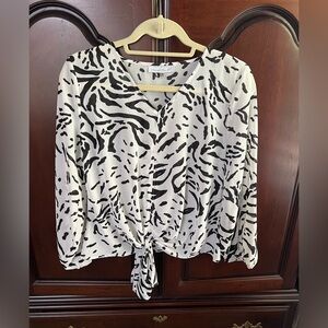 Keren Hart Black & White Tie Front Blouse